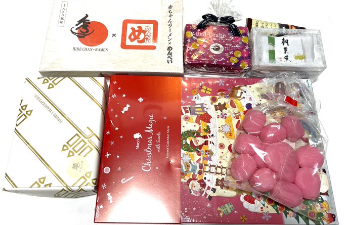 遅くなりましたが、沢山の差し入れありがとうございました
ひとつずつ大切に頂きますね
(アルフォートは食べてしまったw)

すあまってどうやって食べるのでしょうね
このままパクリ?? 