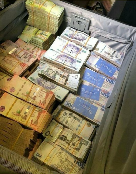 htdgor's tweet image. سؤال لنقاش؟ 

لوعندك كل هذا الفلوس وطلبتك تعطيني مبلغ 

كم راح تعطيني؟

#شي_يحبونه_البنات