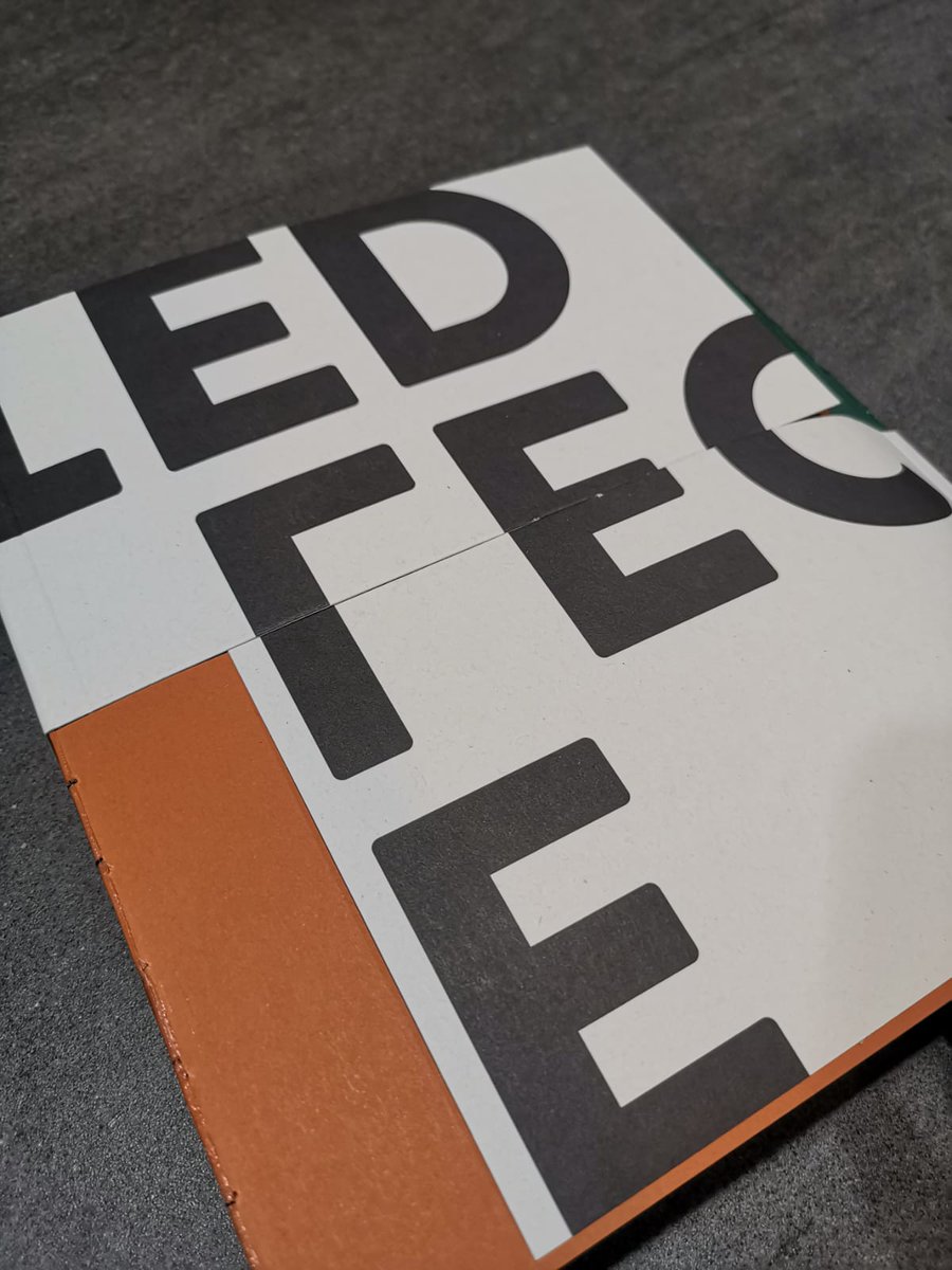 GuarroCasas's tweet photo. Además, habéis podido sostener entre vuestras manos el libro de esta edición📔: todo un ejemplo de esta unión de #creatividad y #sostenibilidad gracias a la colaboración en diseño y producción de @otzarretaTandM, y con nuestro papel #Greenluxe como base.
#Selected21 #BBDW21 https://t.co/kt7h2amTq3