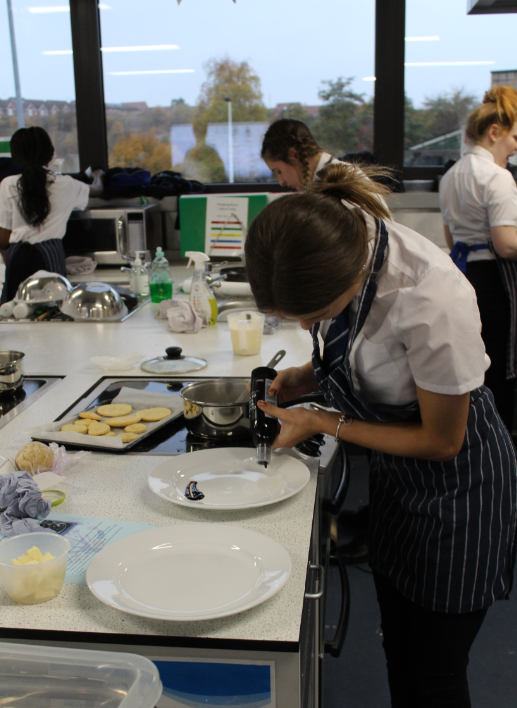An excellent session with Y10 preparing, cooking and tasting fresh mussels. Special thanks to @FoodTCentre @OffshoreShell for making this possible. #fishheroes @BWTrust #AmbitionForAll Article: bit.ly/3oWdY7M