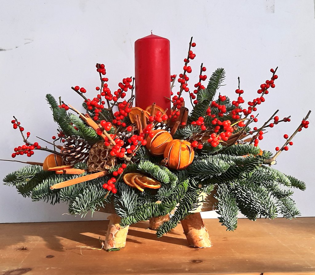 jpmoseley's tweet photo. Christmas preparations in full swing!
Pacing myself for a busy month of floral madness!
#christmascreativity
#christmasdecorations
#floristry #flowerarrnging #candlearrangement #christmastablecentrepiece #flowertalk #jonathanmoseley https://t.co/1Djty5cznB