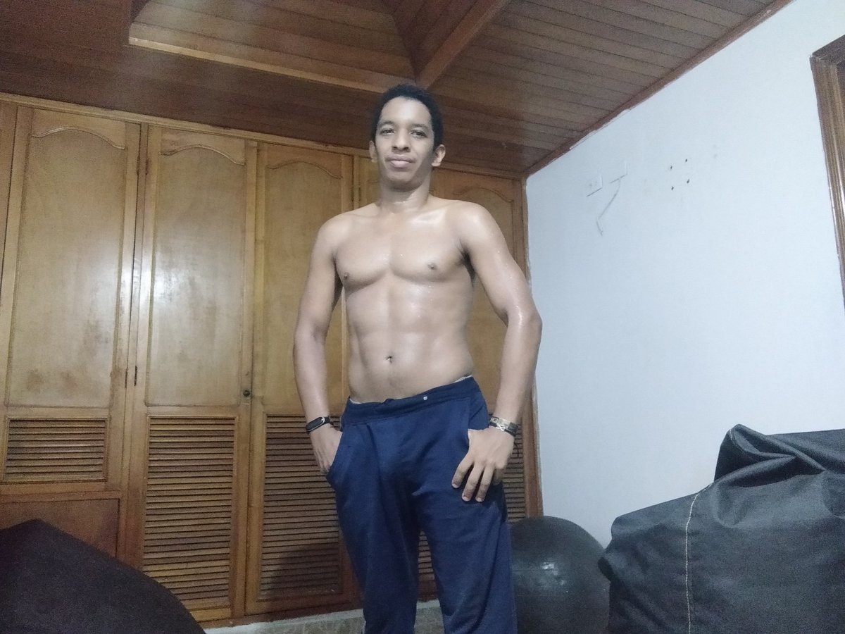 renlopezs's tweet photo. La vida no se trata de "querer las cosas",con solo el pensamiento no se alcanzan las metas,se debe tomar la decisión,con determinación,enfoque y ponerse en acción. Como escuché una vez"mucho análisis genera parálisis"
NO ESPERES MAS Y EMPIEZA HOY
#RenFit #Fit #Motivation https://t.co/BBJDO8OZWl