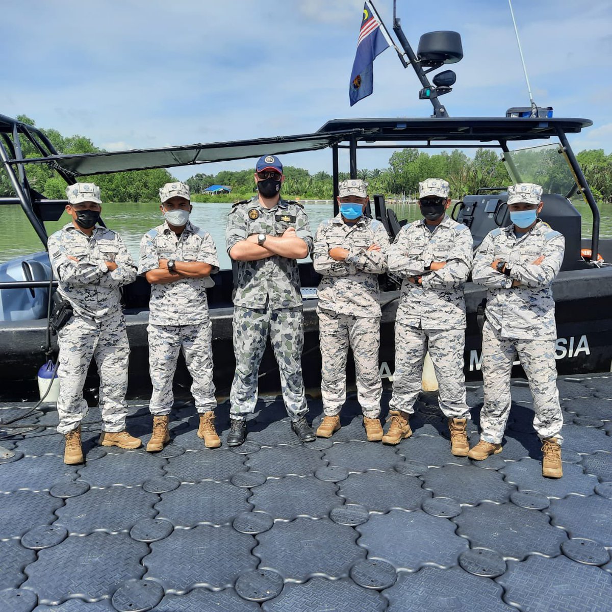 ADFinMalaysia's tweet photo. Interagency cooperation at its best - #YourADF and @YourADFinMalaysia supporting @AusBorderForce to build capacity and interoperability with our @MYCoastGuard friends in #Op_Redback XVI. @KDNPUTRAJAYA @Australian_Navy @AusHCMalaysia https://t.co/v1rD3zgrx9