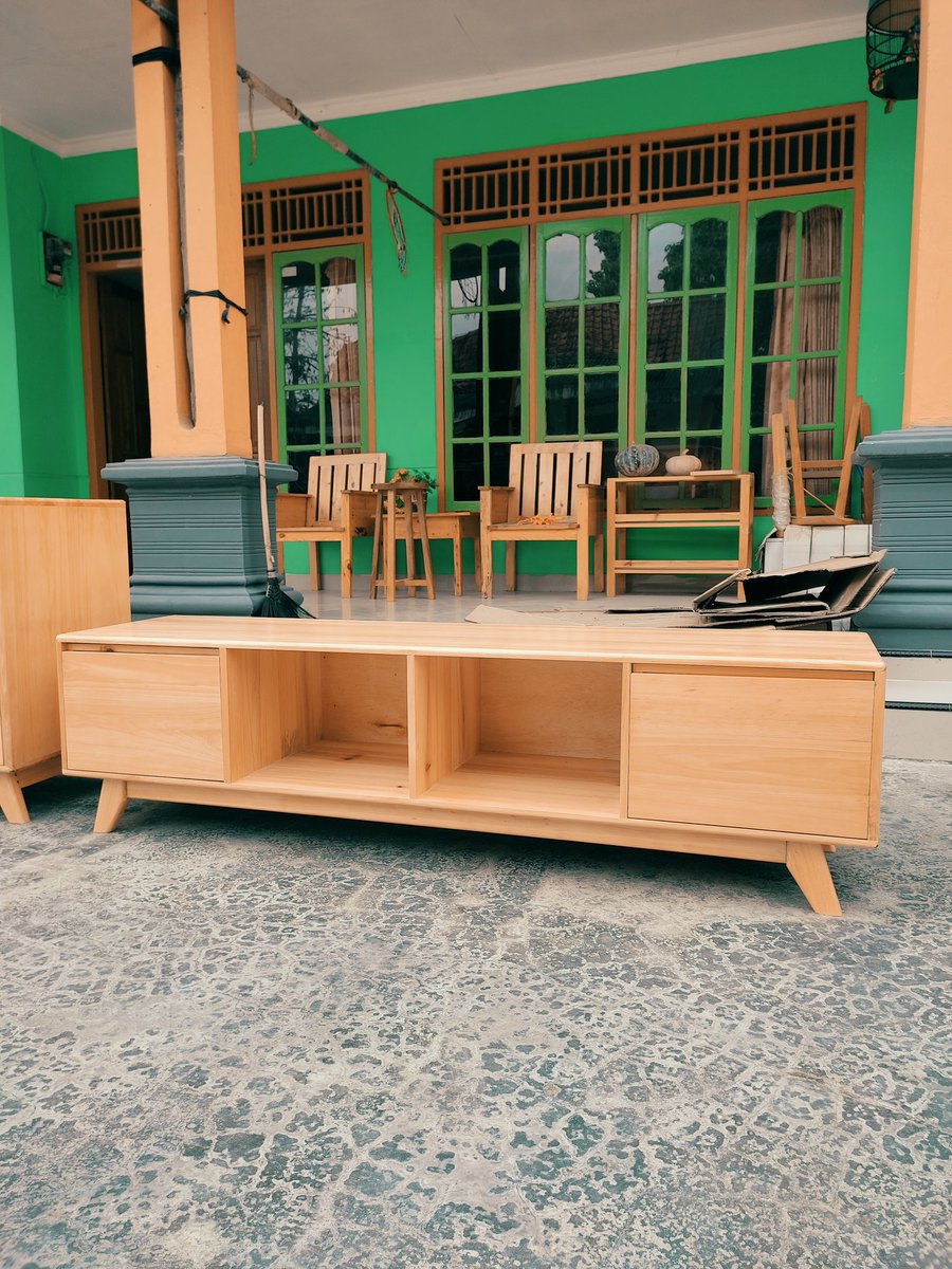 Kabinet TV || 160*35*50 || Material: Ov pinewood || Finishing: Natural CG || Sold to Cilacap 📌