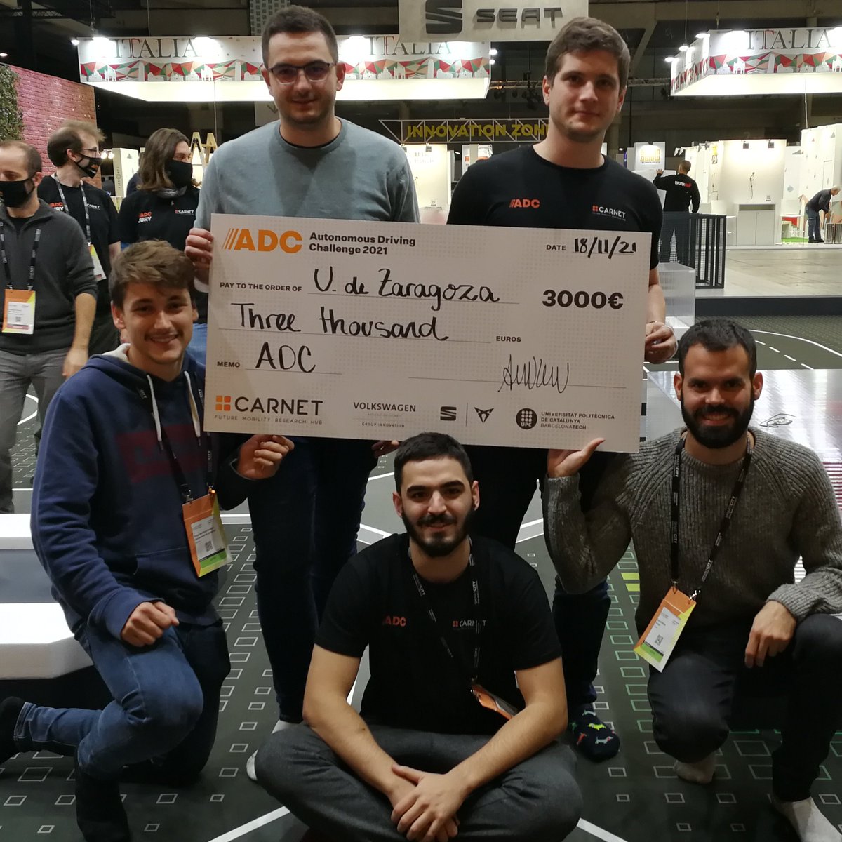 unizar's tweet photo. Lorenzo Cano, Diego Martínez, Carlos Bello, Marius Sorin y Juan Asensio, alumnnos de los másteres en Robótica, Gráficos y Visión por computador @M_RGCV_UZ y en Ingeniería Informática @unizar, premiados en el concurso #AutonomousDrivingChallenge 2021 celebrado en Barcelona. https://t.co/fy6DAqjJNm