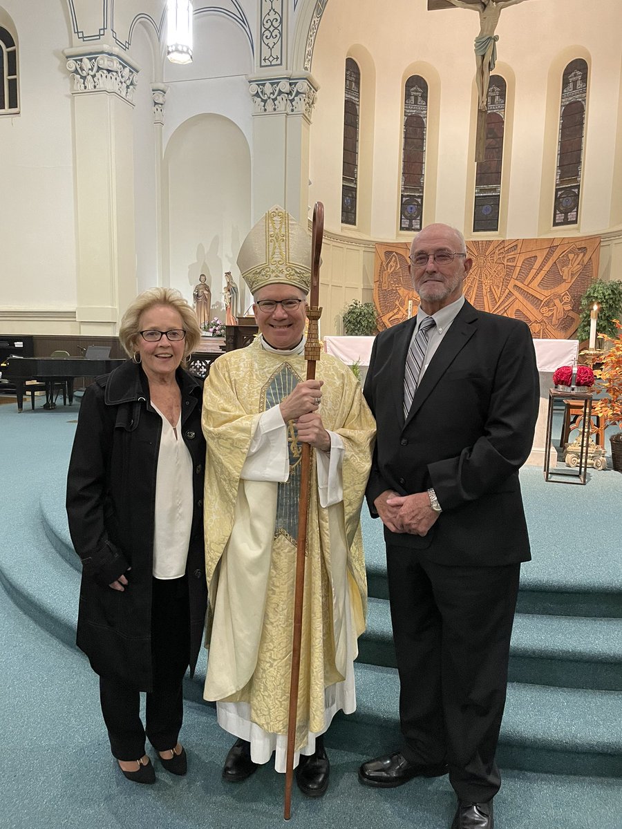 BishopMonforton's tweet photo. How fitting to celebrate our diocesan marriage anniversaries with 100+ couples on the Solemnity of Our Lord Jesus Christ, King of the Universe in Steubenville, Marietta, and Ironton.  We thank God for the sacred gift of the Sacrament of Matrimony. https://t.co/pGBcLzoSdf