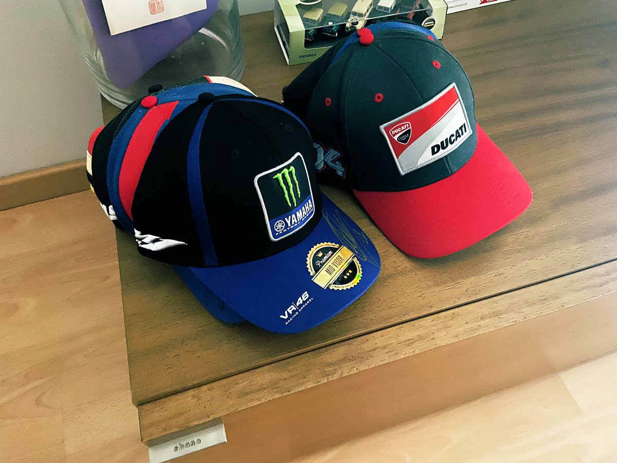 germax33's tweet photo. Por cierto, hay nueva gorra en la colección, y firmadita 😅
merci @FabioQ20 y #Maider https://t.co/nk8p1urwmj