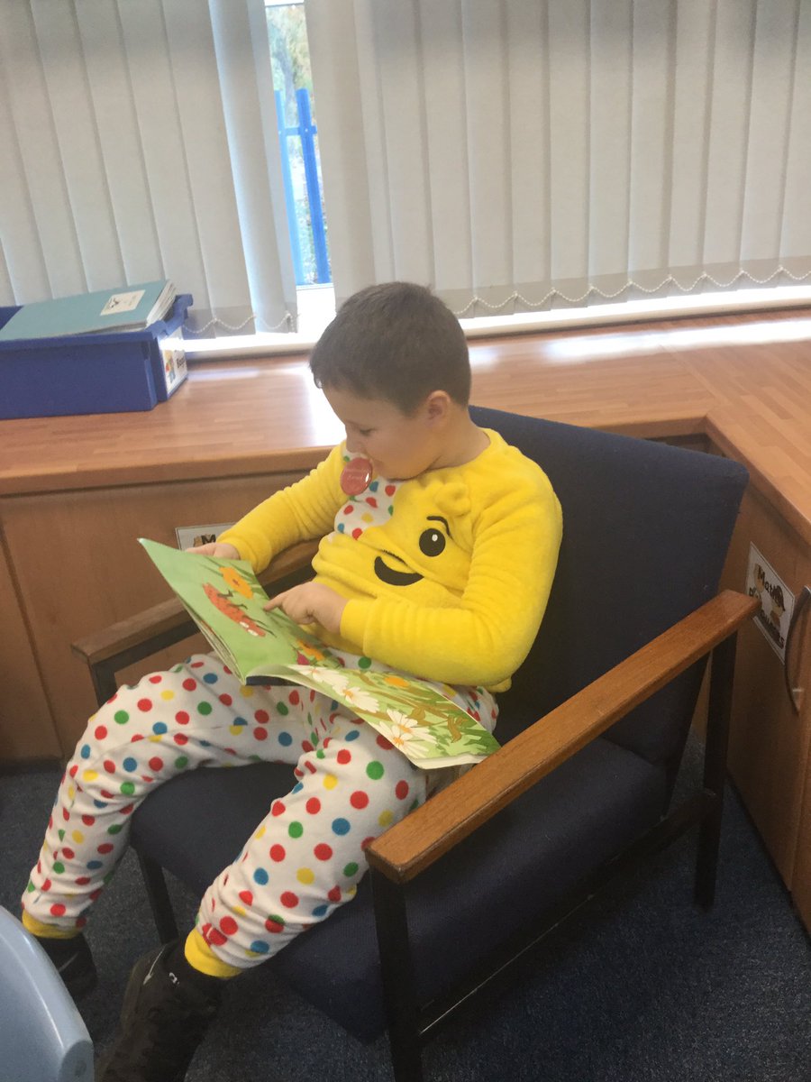 allitthighlands's tweet photo. Late to the party but book and biscuit from Friday #readingforpleasure https://t.co/8wKfZX9gmm