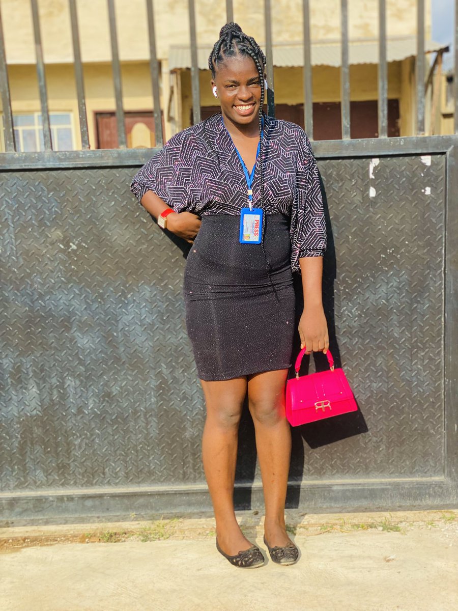 happygirl_237's tweet photo. The journey of 5 years is about to end 💃🏻💃🏻. Life of a finalist💯💃🏻. Monday class👑🤩🥰❤️💯 https://t.co/Him2FftfXE