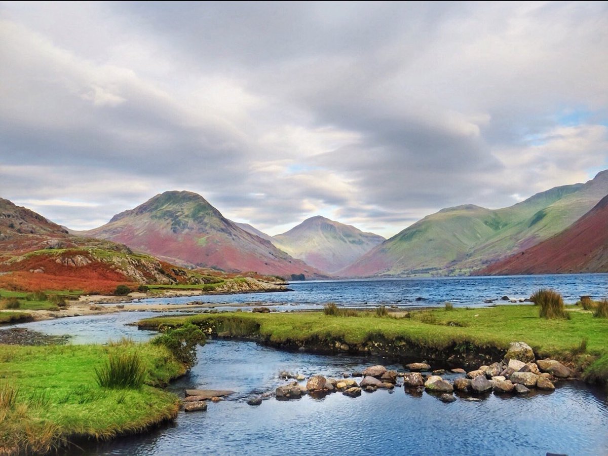 Laura_Leanne93's tweet photo. @Kwik_Fit When we went on a road trip around the Lake District in 2019. I took this photo at Wastwater lake ๐#kwikthrowback https://t.co/2Sb67vCfC5
