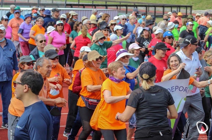 El viernes tuvimos visitas de lujo en Pista Prado.

Estuvieron adultos mayores de diferentes plazas de deportes para desarrollar la Caminata del Reencuentro. 

Una jornada excepcional organizada por el Área de Deporte Comunitario de la Secretaria Nacional de Deporte. 

👏👏👏👏