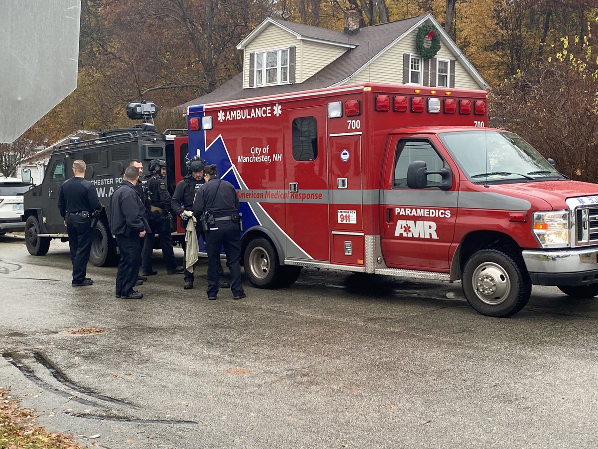JessicaMoranTV's tweet photo. A man is taken out of a Manchester SWAT vehicle and put into an ambulance on Bow Street. #wmur https://t.co/gc94dUnkT5