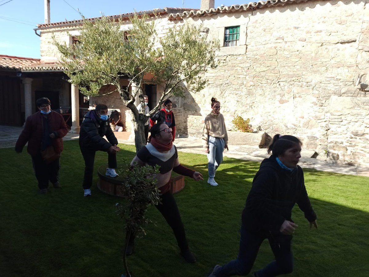 EsferaFundacion's tweet photo. Los participantes del #clubDeOcio @EsferaFundacion también han disfrutado de juegos, balneario y de la rica gastronomía
Se han alojado en El Sayal, una #casarural cálida y acogedora, donde han aprovechado para realizar muchos de los planes
#planrural #ocioeinclusion #escapada https://t.co/UPNC1ZvALk