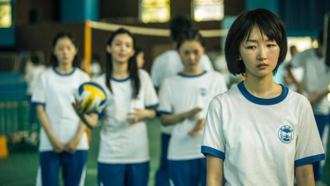 HabisNontonFilm's tweet photo. Butuh asupan bawang untuk menangis?

Coba nonton Better Days deh. 😭😭😭

Film dari Hong Kong tentang seorang siswi korban bully yg menjalin cinta dgn preman jalanan. Suatu ketika, mereka harus berpisah karena kasus pembunuhan. 

Ada di VIU.
https://t.co/rPX4Zpsj55 https://t.co/O0pCJGZFHV
