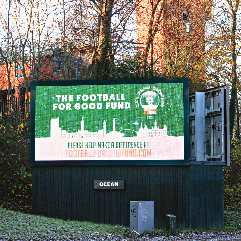 FoundationCFC's tweet photo. 💚 𝗚𝗹𝗮𝘀𝗴𝗼𝘄 𝗶𝘀 𝗚𝗿𝗲𝗲𝗻 💚

Our Christmas Appeal messaging will once again be promoted throughout Glasgow, thanks to the wonderful support of our friends at @OceanOutdoorUK

#ChristmasAppeal2021 | #FootballForGood 🍀