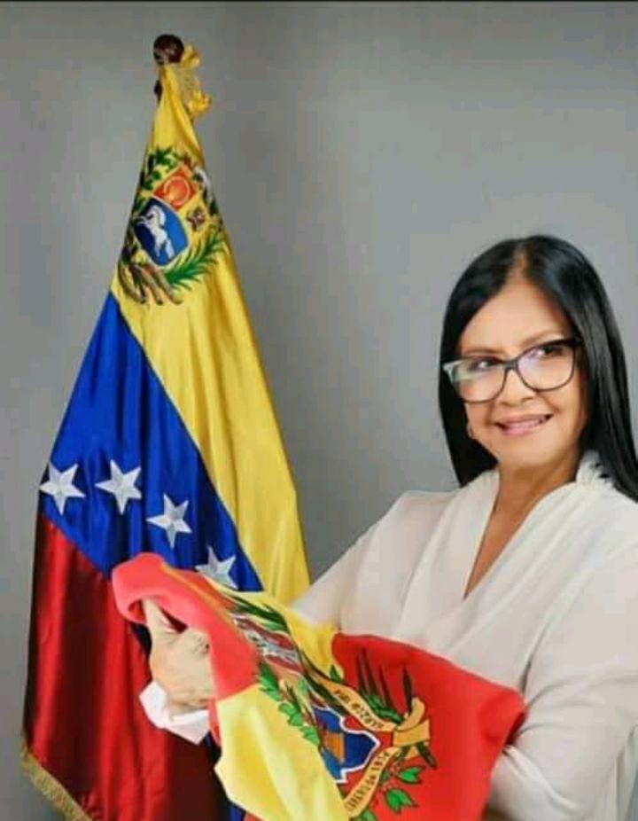 BrachoProf's tweet photo. @leoalvacabrera @KarinaEsAragua @NicolasMaduro @_LaAvanzadora @dcabellor @PartidoPSUV @RosangelaOrozco @GobiernoAragua_ @Telearagua @99Punto5 @Mippcivzla @VTVcanal8 @Nancyor7 @gtorodelara QUE VIVA ARAGUA ¡¡ QUE VIVA KARINA CARPIO ¡¡ Y QUE VIVA #VENEZUELA https://t.co/lKlxsBB7iU