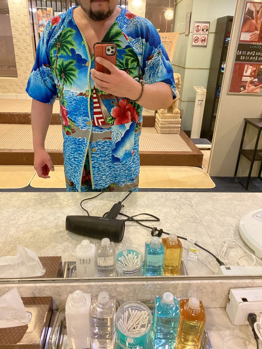 東大阪で1番ハワイに近い南国。

なにわ健康ランド湯〜トピアの館内着はアロハ柄でド渋やで〜