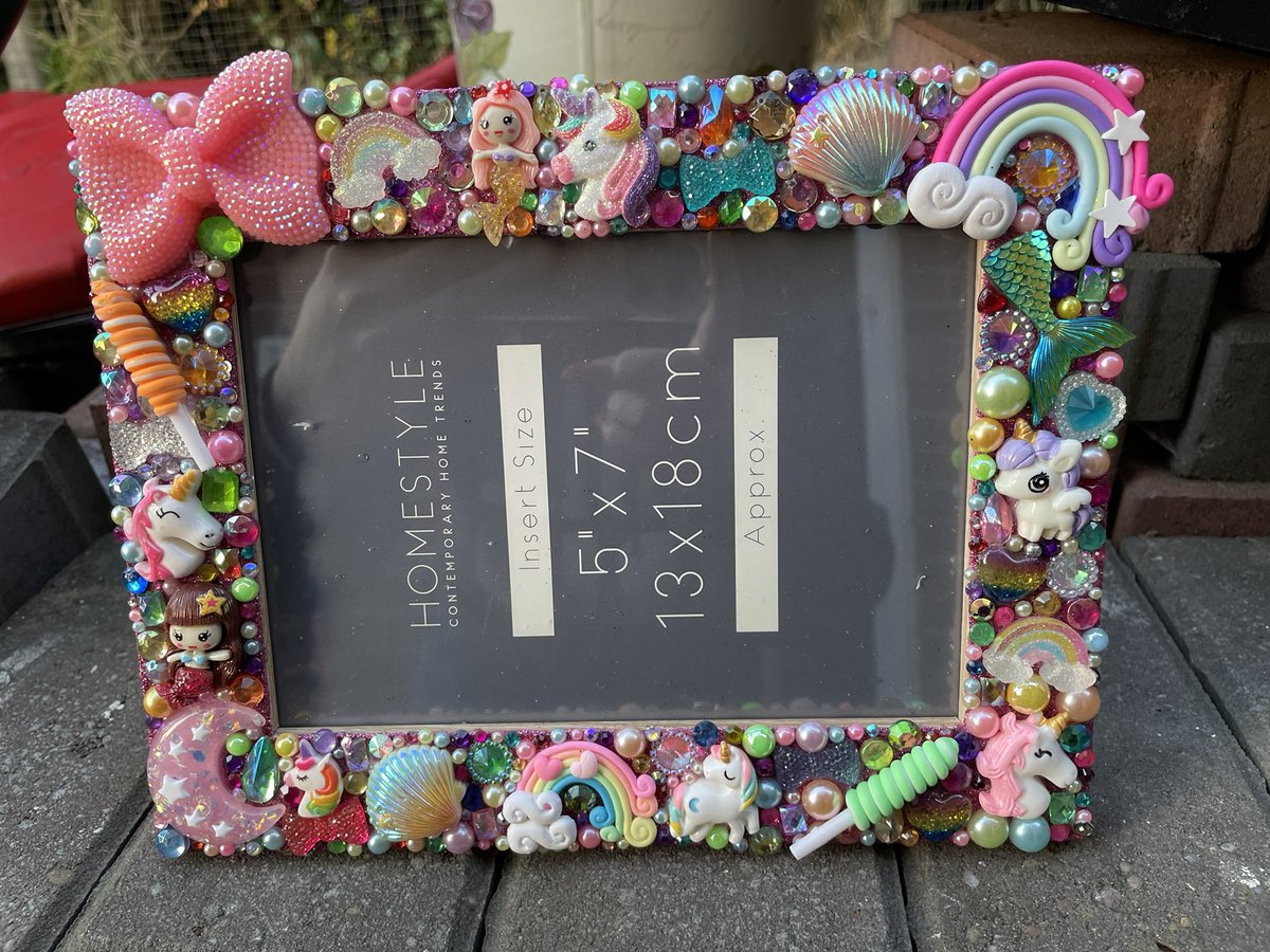 NatalieEdex's tweet image. Haven’t done a rainbow unicorn fantasy frame for a while 😍😍 this one is on its way to its new home today 🥰💖 🦄 🌈 🧜🏼‍♀️ #shiningshimmeringsplendiddesigns #customphotoframes #rainbow #unicorn #mermaid #fantasy #pastelcolours #glitter #embellishments #smallbusinessuk #etsygifts