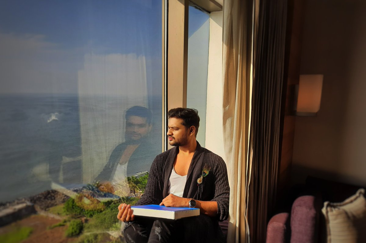 debabrata_pall's tweet image. Shooting mood on 
At @TajLandsEnd Mumbai...
Art #artist  journey  #debabratapal 
#creativesketch #ArtistOfTheYear