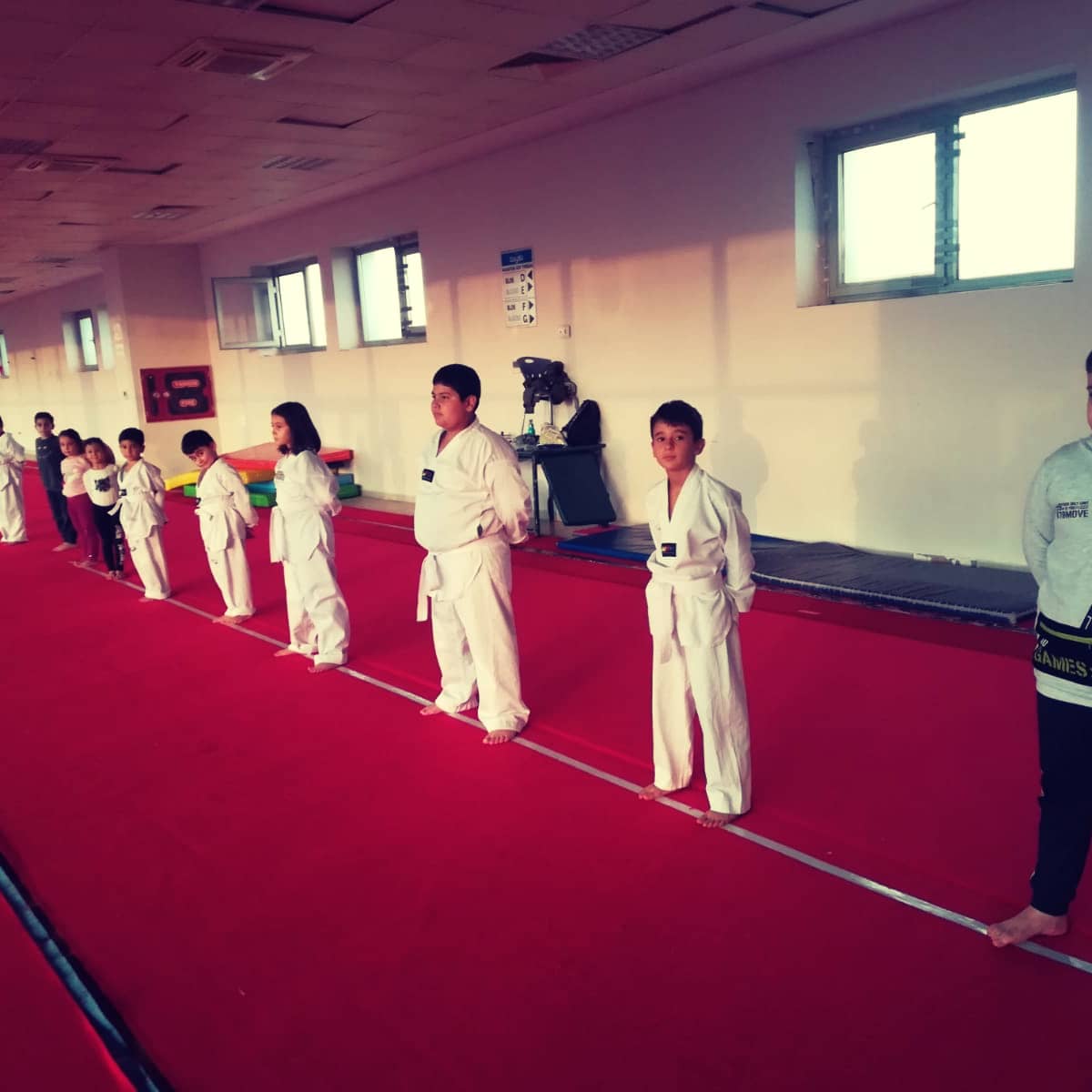 akdenizunivspor's tweet photo. Çocuklarınızın tüm fiziksel ve mental özelliklerine uygun olarak çalışıp,
buna göre program hazırlayan deneyimli eğitmen kadromuz ile #Taekwondo kursumuz 
@Akdenizun Spor Tesislerimizde devam ediyor. 
🥋🥋

☎️242 310 20 86

@ozlenenozkn 
@drmuratturhan 
@nazifalgr https://t.co/HMZeg29Tdy