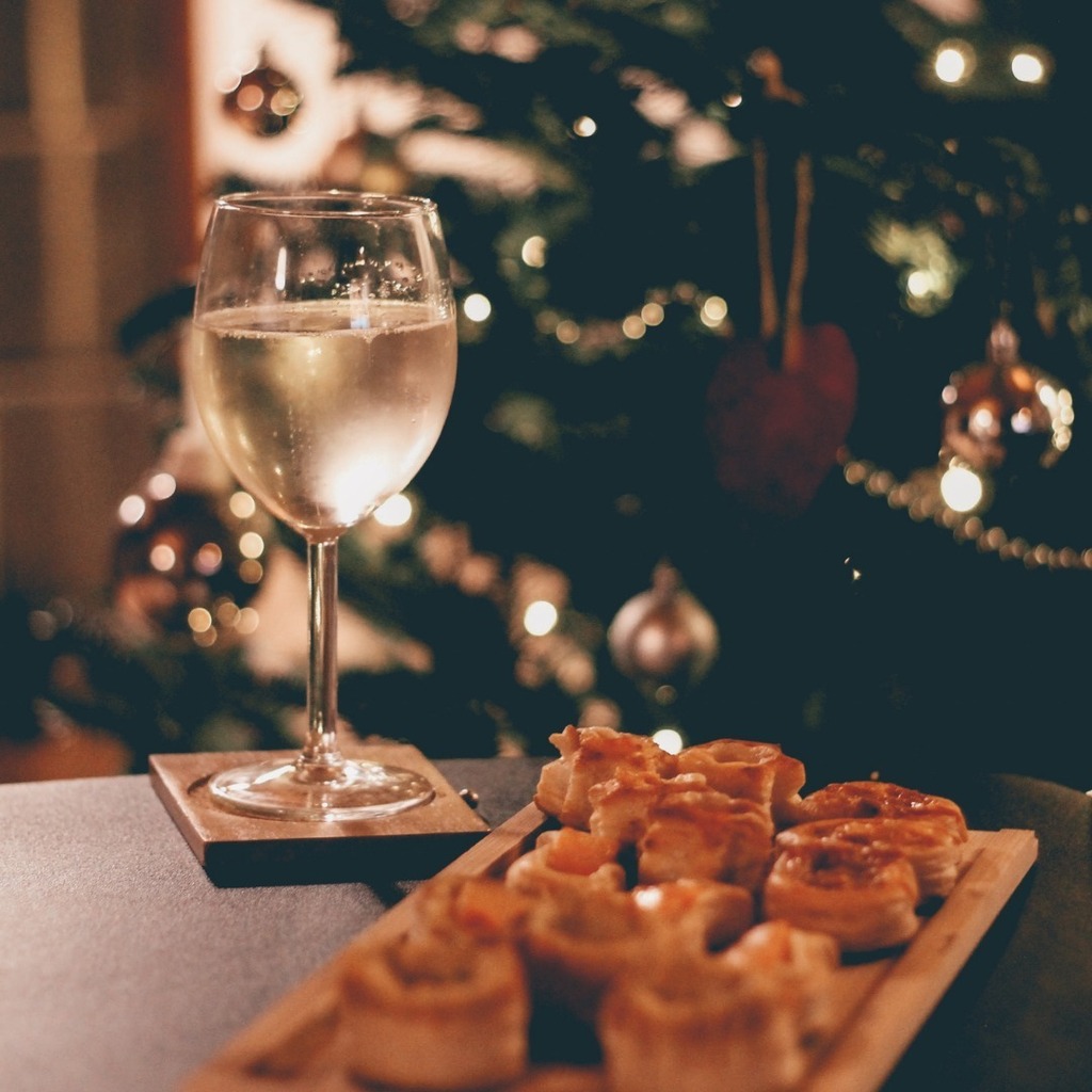 WineTube's tweet photo. Christmas atmosphere is almost around us…⁠
⁠
#whitewine #wine #christmasiscoming #winelover #italianwine #instawine #vino #wein #vinho #vin #winetasting #winery #winetime #winecountry #wineoclock #winestagram #wines #winebar #wineglass #winelife #winenight #winecellar #winer… https://t.co/ltgtlUHOyv