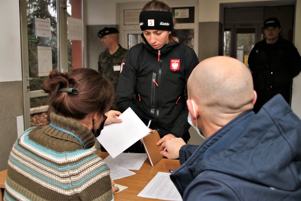MON_GOV_PL's tweet photo. Dziś do służby w Wojsku Polskim stawili się kolejni ochotnicy. Wśród nich są medaliści tegorocznych igrzysk. W #CSWIiCh służbę przygotowawczą odbędą m. in. Dawid Tomala, Karolina Naja i Kajetan Duszyński. Powodzenia w służbie!
-
#ZostańŻołnierzem 🇵🇱 @CWZ_SPORT https://t.co/fold80f1zc