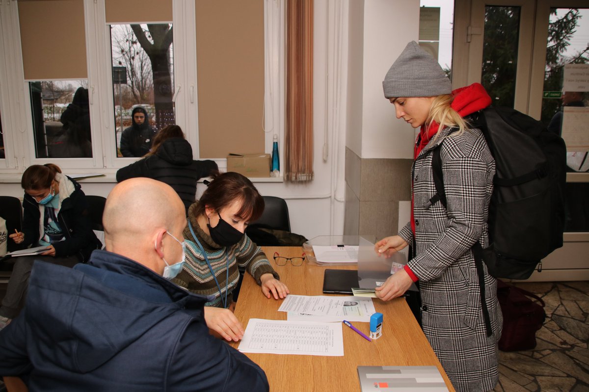 MON_GOV_PL's tweet photo. Dziś do służby w Wojsku Polskim stawili się kolejni ochotnicy. Wśród nich są medaliści tegorocznych igrzysk. W #CSWIiCh służbę przygotowawczą odbędą m. in. Dawid Tomala, Karolina Naja i Kajetan Duszyński. Powodzenia w służbie!
-
#ZostańŻołnierzem 🇵🇱 @CWZ_SPORT https://t.co/fold80f1zc