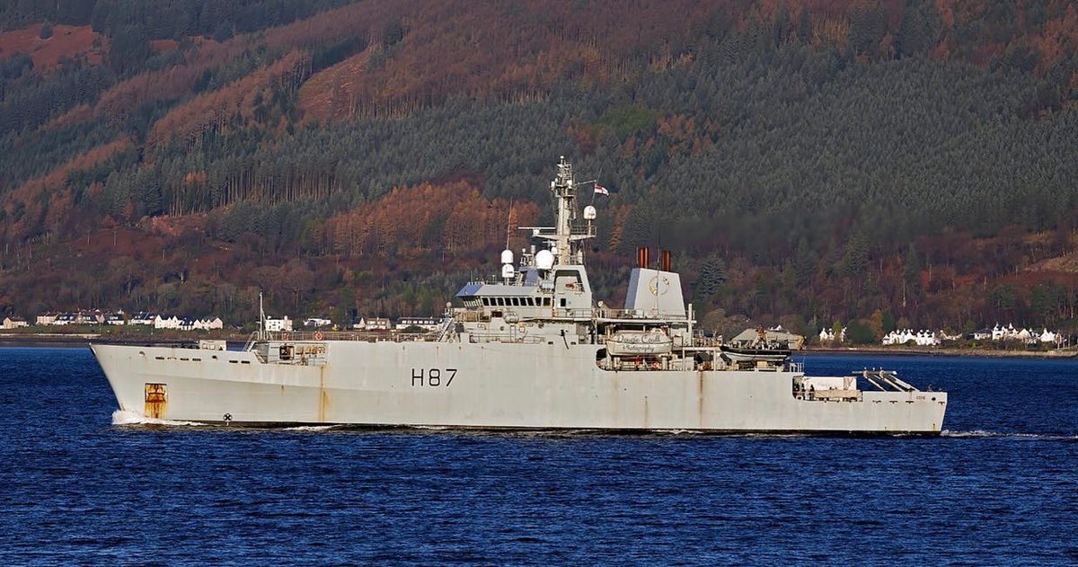 DougieCoullPix's tweet photo. HMS Echo and HMS Charger outbound this morning.
#hmsecho #hmscharger #royalnavy #riverclyde #clochlighthouse #shipsinpics #royalnavyinscotland https://t.co/NHJjCWgF6i