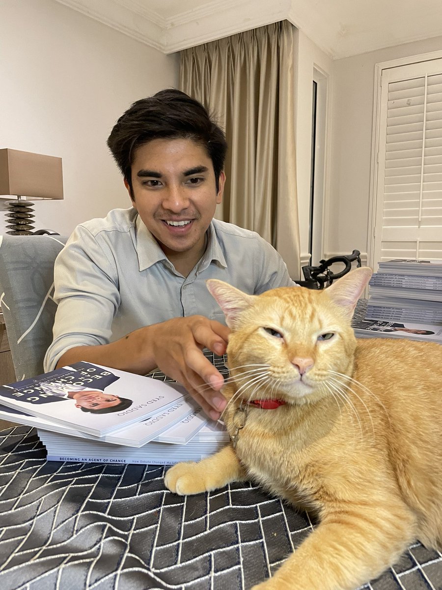 SyedSaddiq's tweet image. Dah habis baca #AOC? 

Share with me your best moments!

QRT this tweet! ❤️