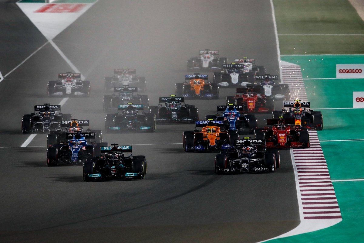 F1Quiz_F1Poll's tweet photo. Was war für euch der beste Moment des #QatarGP 2️⃣0️⃣2️⃣1️⃣ gewesen? 🤔

#F1 #Formula1 #MV33 #LH44 #FA14 #Verstappen #Hamilton #Alonso #MaxVerstappen #LewisHamilton  #FernandoAlonso #MercedesAMGF1 #RedBull #Alpine https://t.co/AyL09XFXPD
