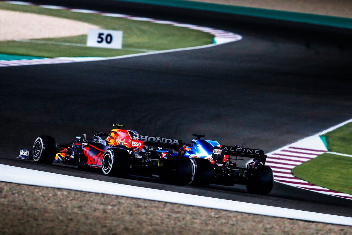 F1Quiz_F1Poll's tweet photo. Was war für euch der beste Moment des #QatarGP 2️⃣0️⃣2️⃣1️⃣ gewesen? 🤔

#F1 #Formula1 #MV33 #LH44 #FA14 #Verstappen #Hamilton #Alonso #MaxVerstappen #LewisHamilton  #FernandoAlonso #MercedesAMGF1 #RedBull #Alpine https://t.co/AyL09XFXPD
