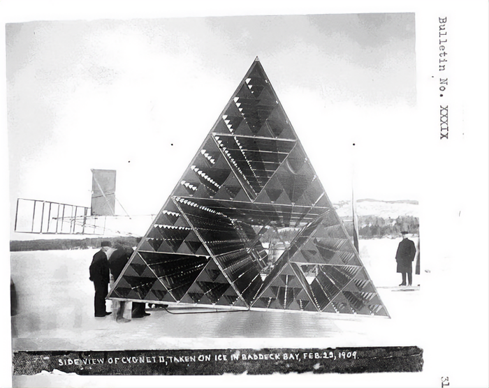 If you like the blueprint above of Alexander Graham Bell's fractal flying machine, check out this prototype from 1909. Whoa! More info at history-of-mathematics.org/learning-journ…