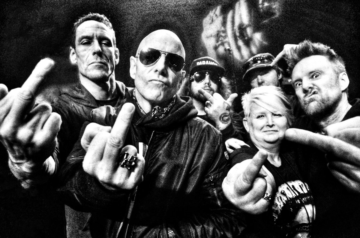 Lngway2neverlnd's tweet photo. 15th Nov 17 I hit 40 shows โฆ. One year, one week today I celebrated my 70th ๐ฌ๐ง๐จ๐ฆ
Still aiming for ๐ฏ @theheadstones @realhughdillon @trentcarr @timwhiteok @CarrScarr66 #jesselabovitz
#rocksandroll #backtoliveshows #touringagain https://t.co/GyF6vGqWJh