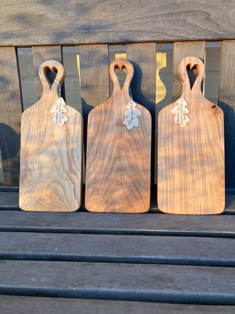 We are calling these 'Servers on the Bench'. Just to let you know #herefordhour  there are now a few more #servingplatters available from <a href="/OxenhamA/">Oxenham Art</a>  in #Leominster. Otherwise they can be found at beamers-designs.co.uk/shop  All one offs .Great for Christmas cheeses and cold meats.