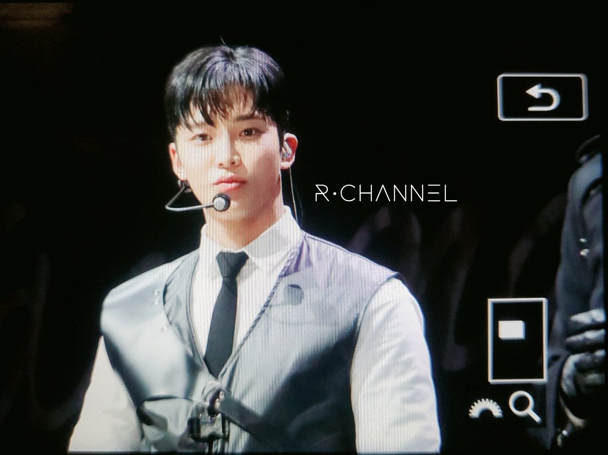 R_CHANNEL1005's tweet photo. 211122 트라우마 쇼케이스

#sf9 #로운 #김석우 #ROWOON #金路云 #ロウン #찬희 #강찬희 #CHANI #チャニ #姜澯熙 https://t.co/nZ7VVtHv2K