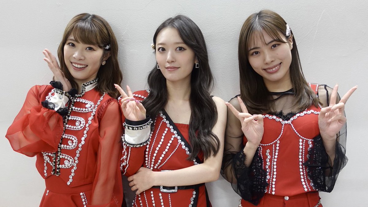 nanhello201409's tweet photo. 本日は「なんてったってハロプロライブ in カルチャーズ劇場 202111」、お越しいただきありがとうございました！ トップバッターはOne Side Gameさん。かっこいい曲を中心に届けてくれました。衣装のハロプロ感もよかったし、「サマーナイトタウン」素晴らしかったです！ #なんハロライブ https://t.co/e0GGsUhFPc