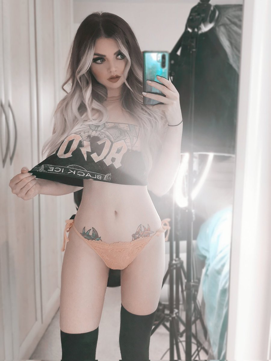 Applewhiteuk_'s tweet photo. Good morning😘It looks like my next Twitch stream will be Wednesday night ❤️ hope to catch up with you guys then! https://t.co/i8e3N50XM3