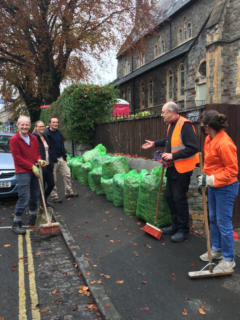Many thanks to the 20 or so volunteers who helped with the leaf/litter sweep on Saturday.  A lot was achieved in a short time and a cup of tea from Mark, of Chums fame, was very welcome at the end.