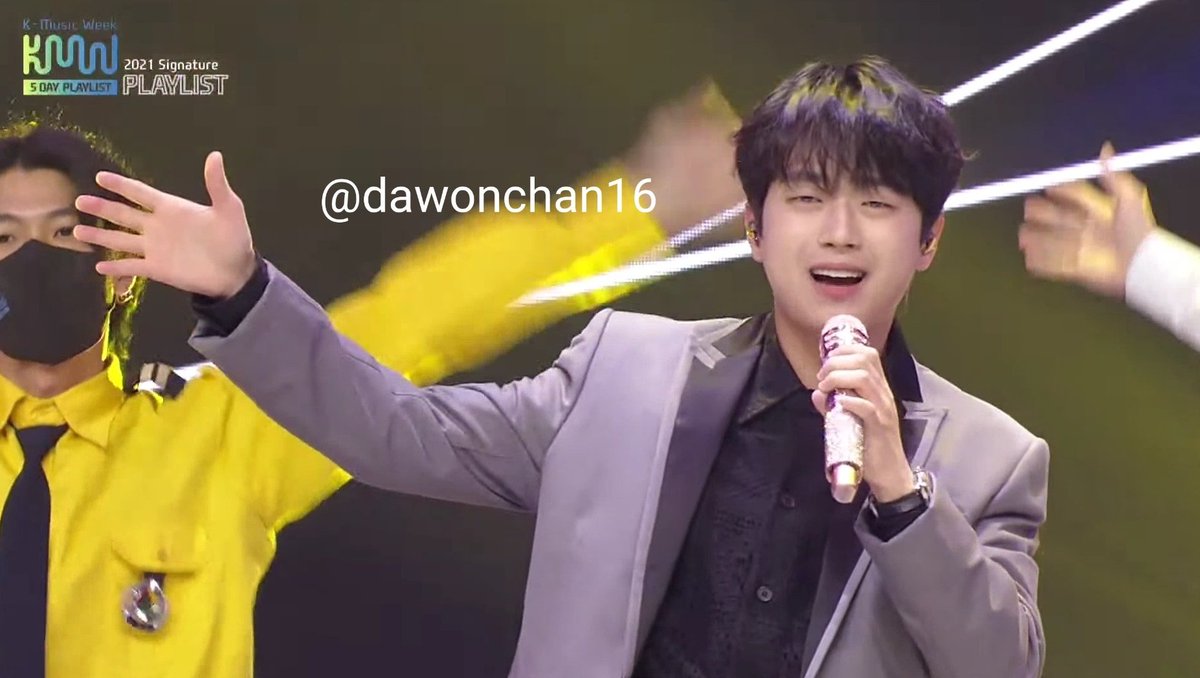 dawonchan16's tweet photo. @KOCCAMUSICKOREA #KMW #실시간시청인증이벤트
#이찬원 #kmusicweek 실시간 방송 시청 인증!! 💖💖 차너니 오늘 힘을내세요, 메밀꽃필무렵 너무 잘 불러줘서 넘 고마워!! 찬원이 아자 아자 화이팅!! 💪💪 😍😍 https://t.co/4Bc3q7b1n0