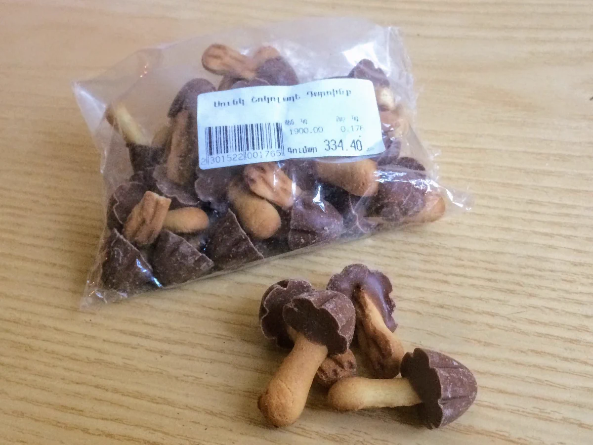 きのこの山はアルメニアにも存在していた‪wしかも量り売りなんだとか