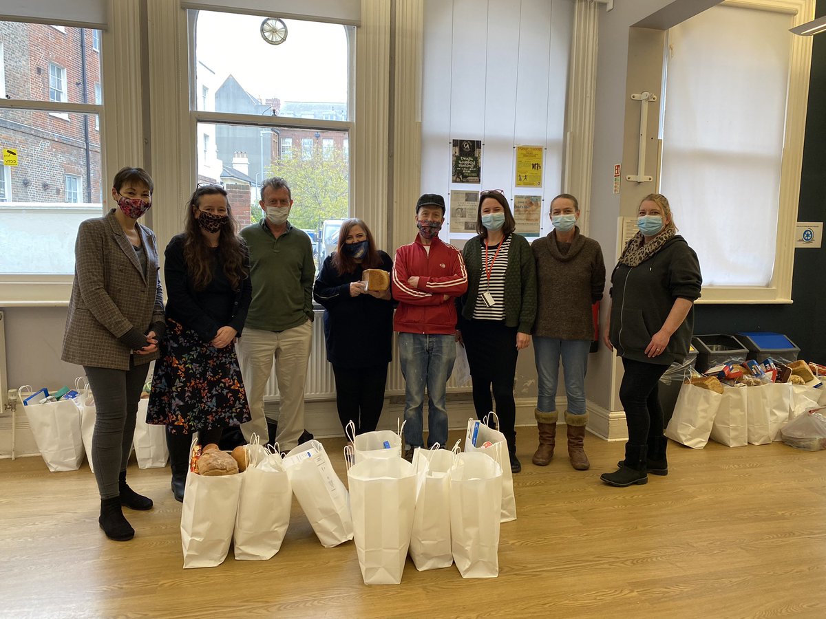 CarolineLucas's tweet photo. So inspired to meet Sarah, Tina, Simon &amp; Chloe &amp; all the amazing volunteers at #Phoenix Community Centre &amp; community food shop &amp; to witness lifeline they offer to those who need their support.  Loved that @ArtspacePhoenix is sharing art boxes for the community too 🌈🙏 #Brighton https://t.co/a8YB56xYfK