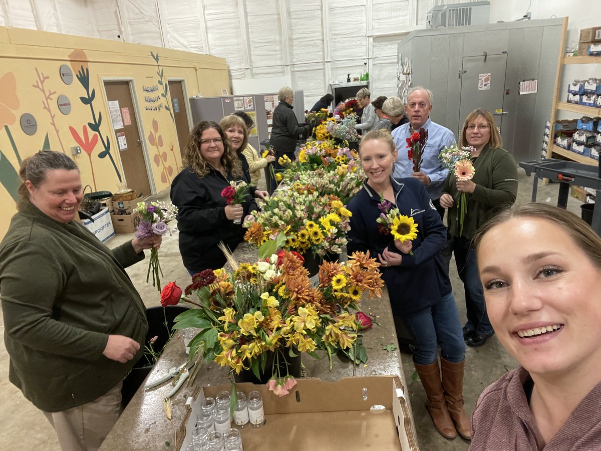 ABMnow1's tweet photo. Our West Fargo branch was overjoyed to volunteer at @hopebloomsnd &amp; helping spread joy through flowers!💐

Their mission 👉 "Inspiring hope, happiness &amp; emotional healing through repurposed flowers". 

🌷interested in learning more: https://t.co/WGFRqjSIS6 https://t.co/reue9QE4uC