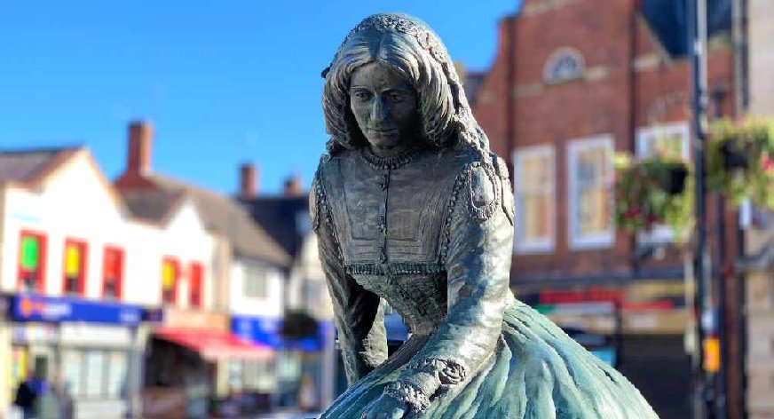 ReemK10's tweet photo. Happy Birthday George Eliot 🎂 #BOTD #Middlemarch21 #GeorgeEliot https://t.co/0qfvzErvxC