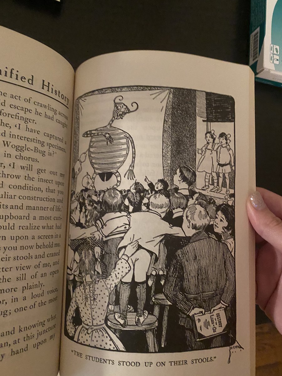 BenesBorough's tweet photo. “Let’s read something relaxing almost child-like before going to bed”
Picks up 1 of the first editions of the SEQUEL to the wizard of Oz thread 1/4
a) The story is way more Lewis Carrolian than the main book with a touch of Timothy Leary (yes I know the original is “trippy too, https://t.co/BNQvkAzQlB