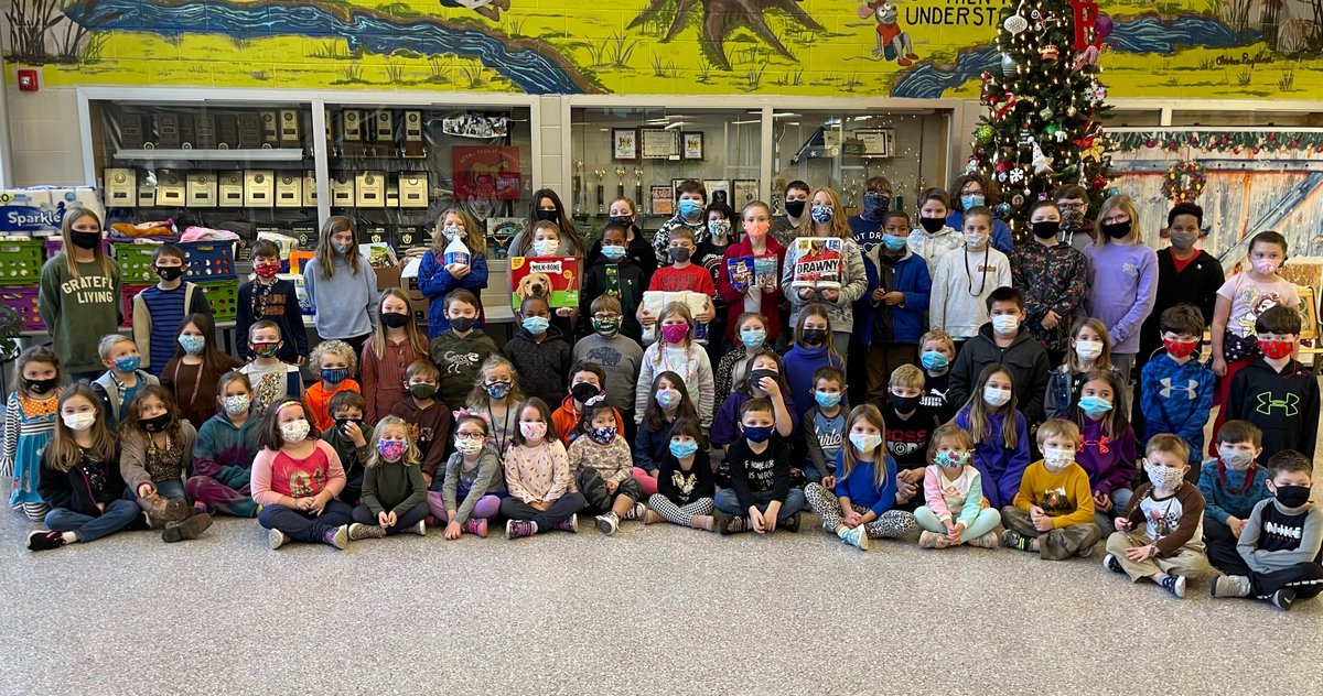 barrenschools's tweet photo. Wow!! Over 400 items will be dropped off at BRAWA today for the Kindness Across The Commonwealth service project at RCE!! Thank you, RCE Mustangs, for your kindness and generosity.
#kindnessacrossthecommonwealth  #WeAreBC  #BeComeLifeReady https://t.co/myhGQG6DRK