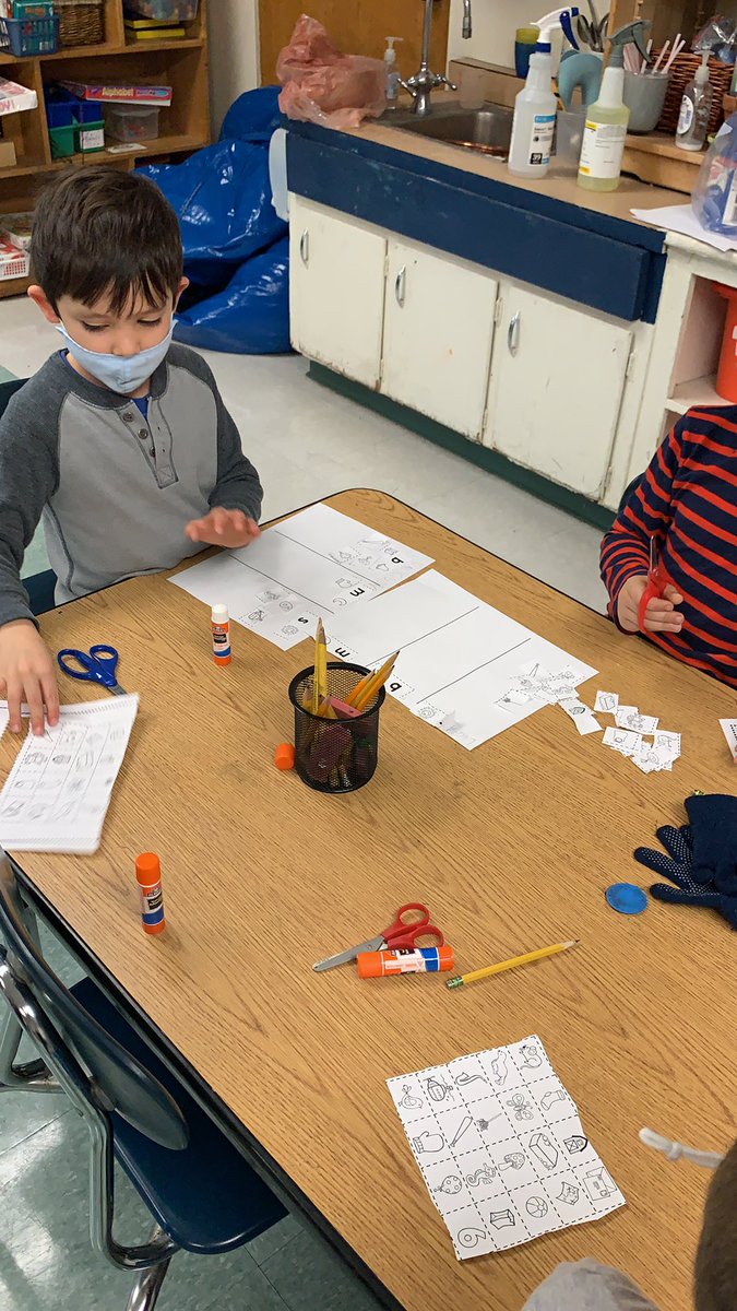 mrwinstonsworld's tweet photo. Doing a picture sort for letter sounds B, M, and S https://t.co/4UL0tMOUVt