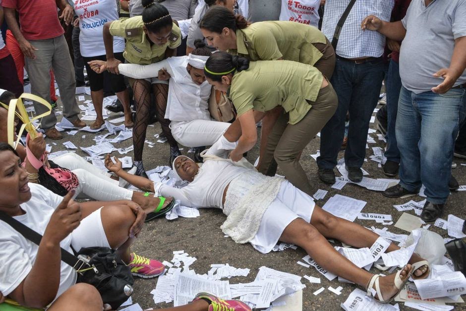StateofCuba's tweet photo. @canto_general Were y'all born idiots or you legit like to look like fools? You're so entitled you think you can tell Cubans what the truth in our own country is. https://t.co/Zp5Muwr47H