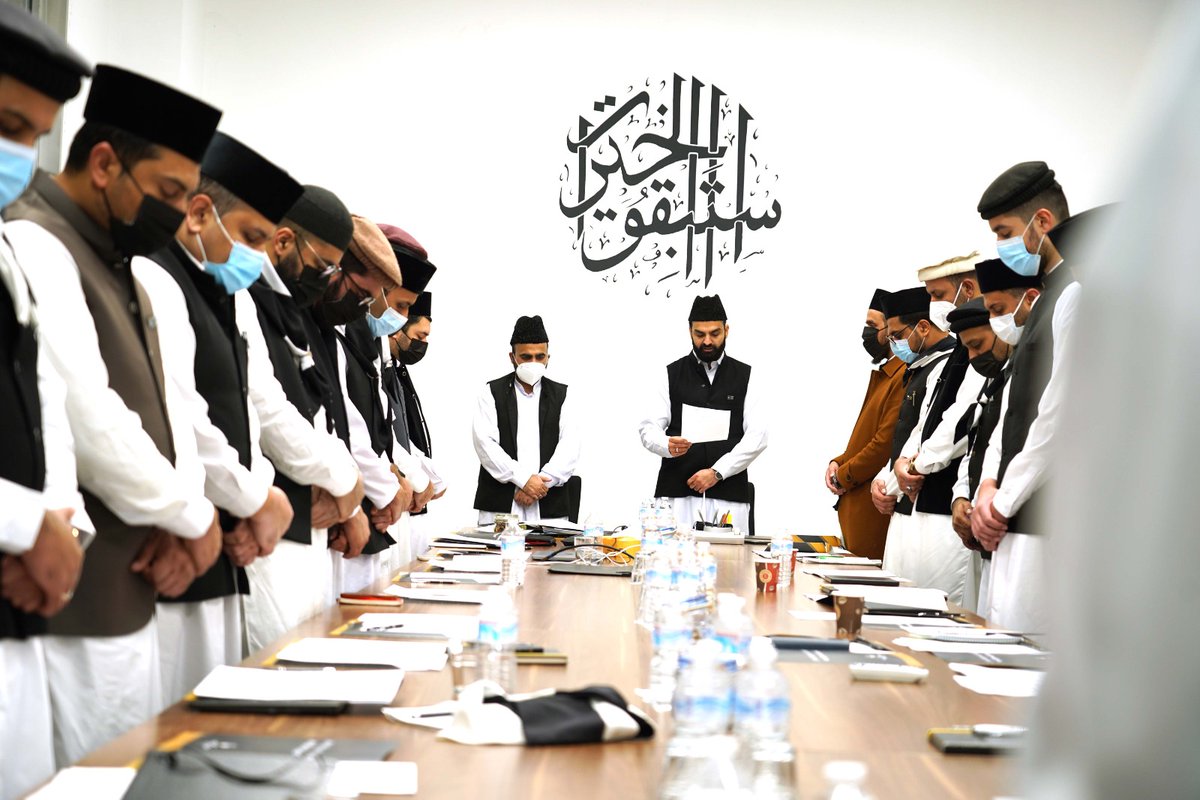 KhuddamDE's tweet photo. Die National Amla im neuen MKAD Jahr 2021/2022!
Beginnend mit dem Versprechen der Khuddam-ul-Ahmadiyya wurden die nationale Amla der Majlis Khuddam-ul-Ahmadiyya Deutschland für das neue Jahr 2021/2022 vereidigt. https://t.co/Ks3DQyyCGb