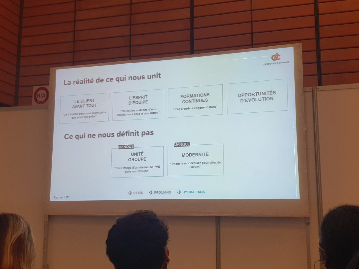 Solutions_RH's tweet photo. Albéric Boitrel, #DRH de Descours & Cabaud a pu proposer une nouvelle plateforme de #MarqueEmployeur grâce à ces ateliers. Il s'est lancé depuis septembre dans un plan d'actions #RH qui se repose sur du #marketingRH (#RéseauxSociaux, #Jobboards, #RelationsEcoles, etc.). #SSRH https://t.co/gJnDyr0SNg