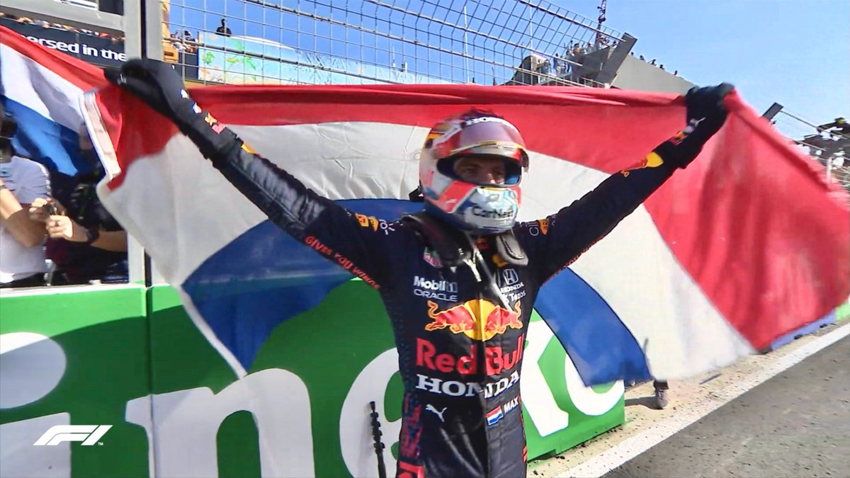 🏎🏁 Макс Ферстаппен - лучший гонщик сезона 2021, как бы ни закончился чемпионат

Гонщик, у которого никогда не было самовоза.
Гонщик, которого два раза выбили прямым тараном в Сильверстоуне и Венгрии.
Гонщик, который бросил вызов доминированию Mercedes и всей современной Формуле